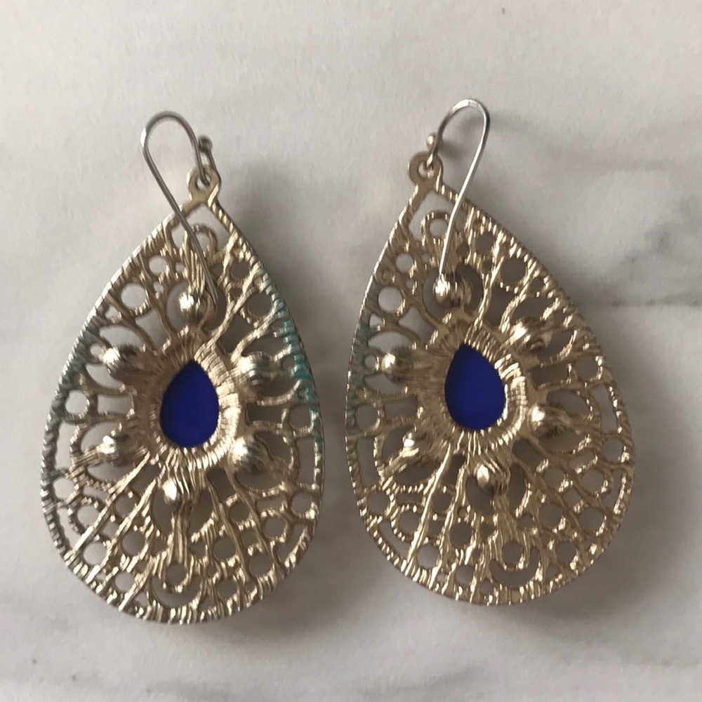 Gold statement earrings - Picture 4 of 5